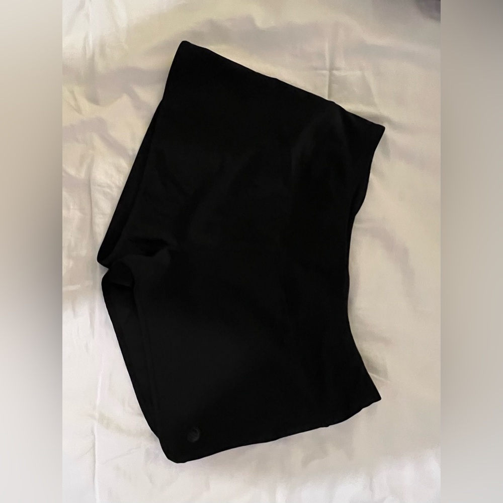 Black workout short